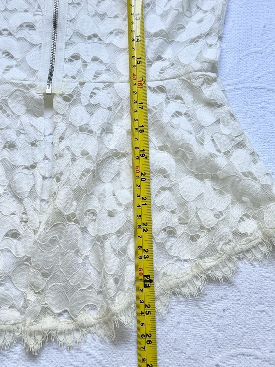 BCBGMaxAzria Evia Lace Top size Small White Lace Peplum Feminine Chic Elegant - Picture 6 of 10